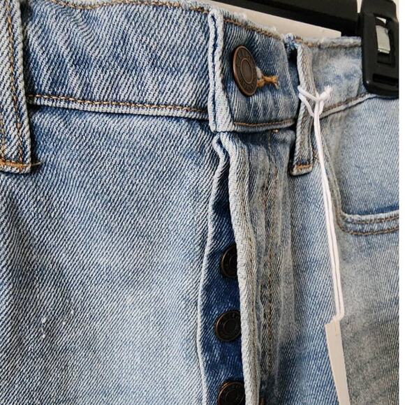 Cello Rip Tide Light Wash High Rise Frayed Hem Denim Shortie Shorts NEW - Picture 8 of 13